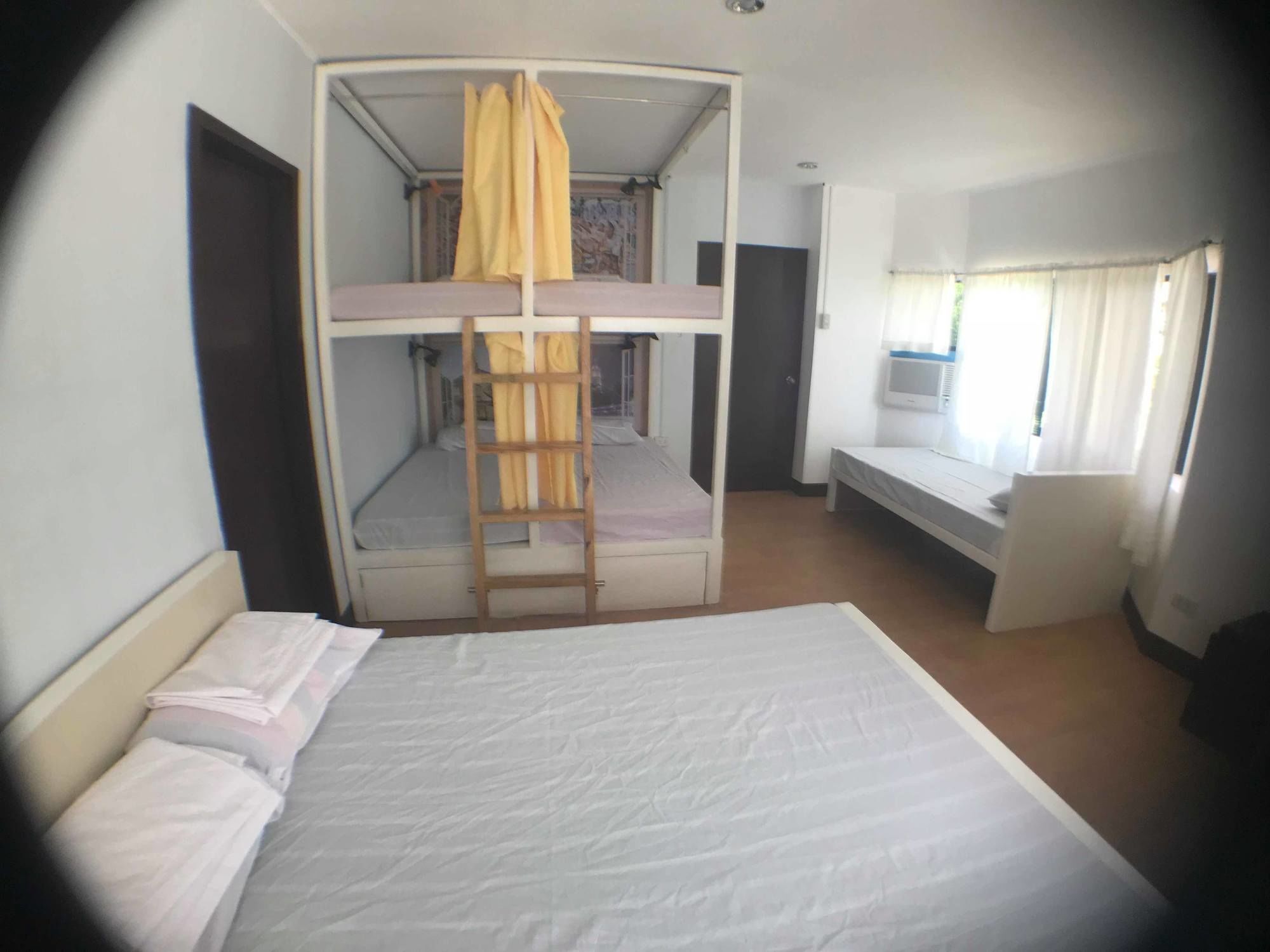 His Capsule Hostel تاكلوبان المظهر الخارجي الصورة